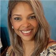 Sono laureata in insegnamento di parrucchiere ed estetica nel paese della Colombia e la mia lingua madre è lo spagnolo